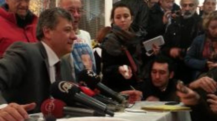 Mustafa Balbay Ilk Mesaisinde Coşkuyla Karşılandı