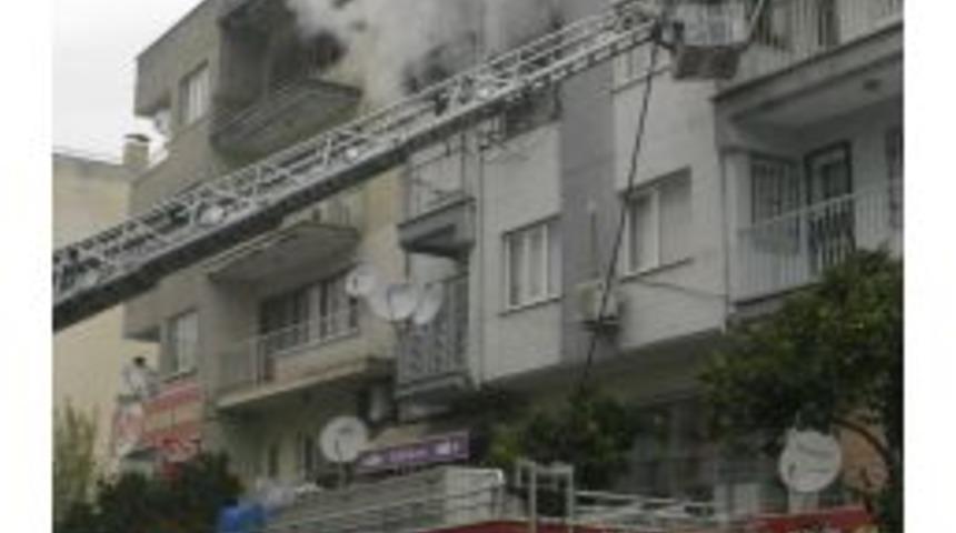 Yaşlı Kadın Yangından Son Anda Kurtarıldı