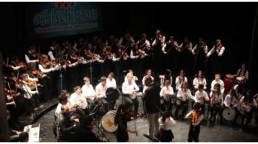 Kocaeli B&uuml;y&uuml;kşehir Roman Orkestrası Eskişehir'i Salladı