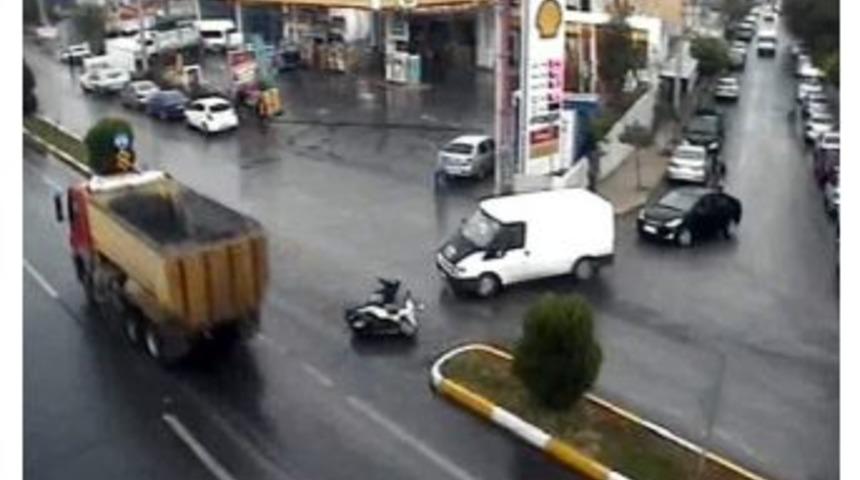 Adıyaman'da Trafik Kazaları Mobese Kameralarına Yansıdı