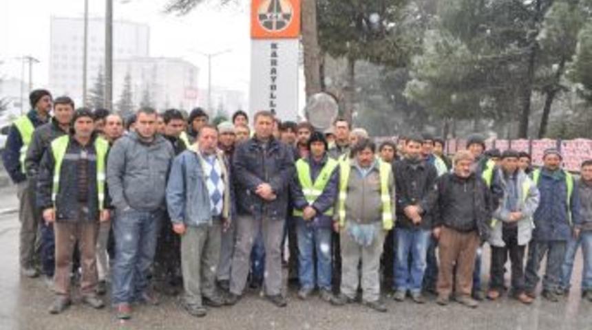 Uşak&rsquo;ta Taşeron Karayolları Iş&ccedil;ileri Eylemde