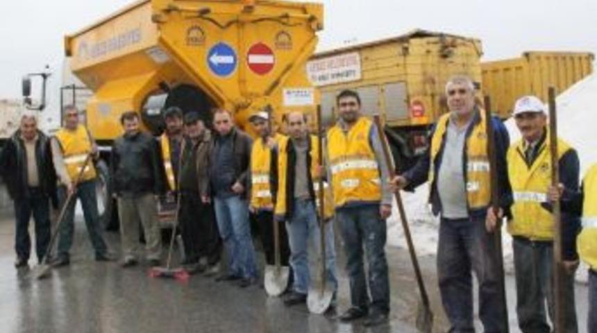 Gebze'de Ekipler Kar Teyakkuzunda