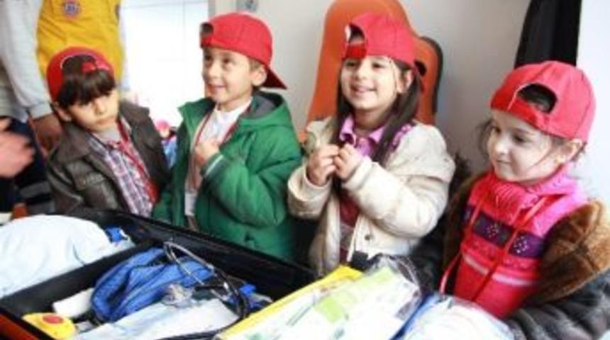 Minikler 112 Ambulanslarını Tanıdı