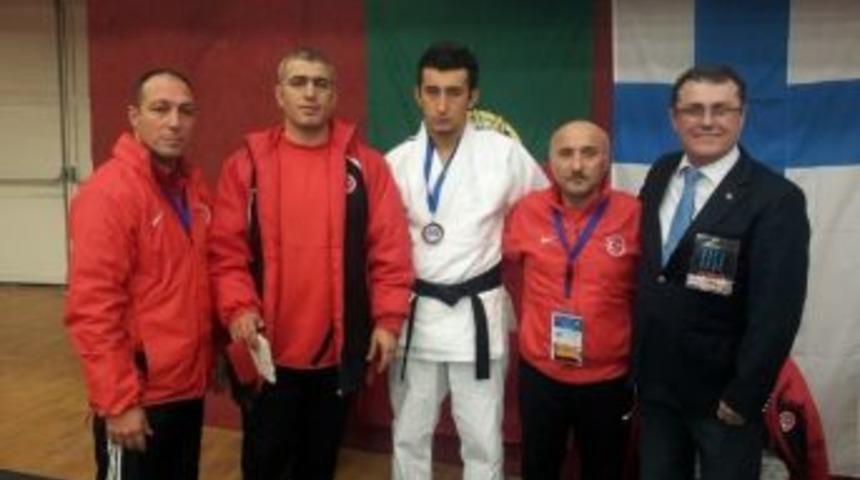 G&ouml;rme Engelli Sporcu Avrupa'dan Madalyayla D&ouml;nd&uuml;