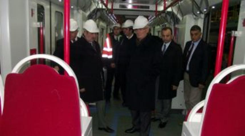 Başkan Yılmaz: Tramvayın Yolcu Kapasitesi 130 Bine &Ccedil;ıkacak