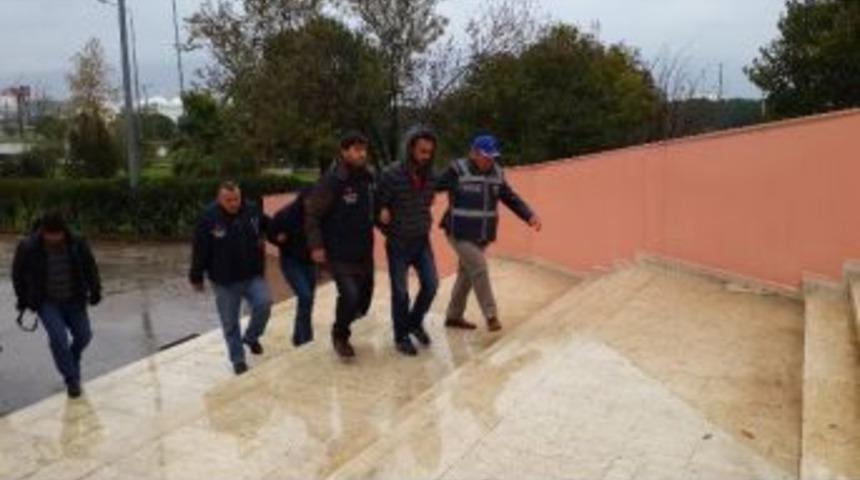 Ev Sahibini Darp Edip Arabasını Gasp Ettiler