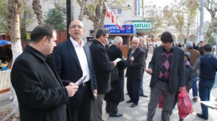 D&uuml;nya İnsan Hakları G&uuml;n&uuml;'nde Broş&uuml;r Dağıttılar