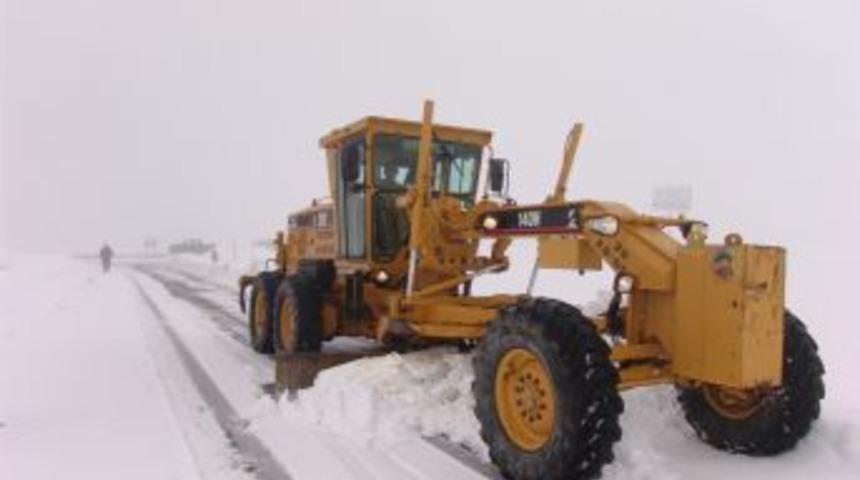 Kocasinan'da Yollara Tuz Serpildi