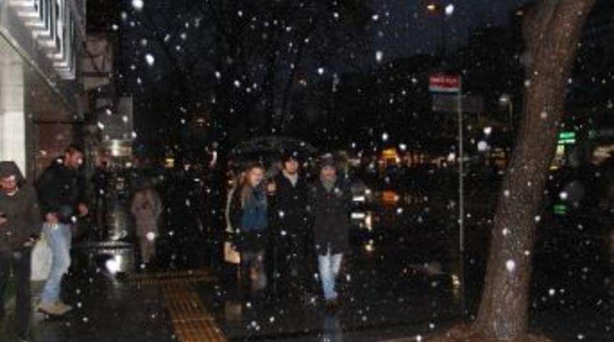 Sakarya Kent Merkezinde Kar Yağışı Başladı