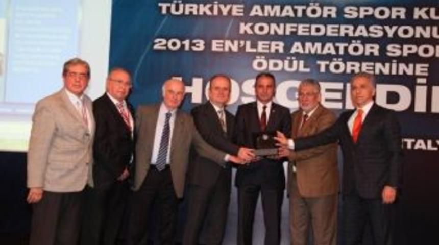 Yılın Spor Adamı &Ouml;d&uuml;l&uuml; Mutlu&rsquo;ya