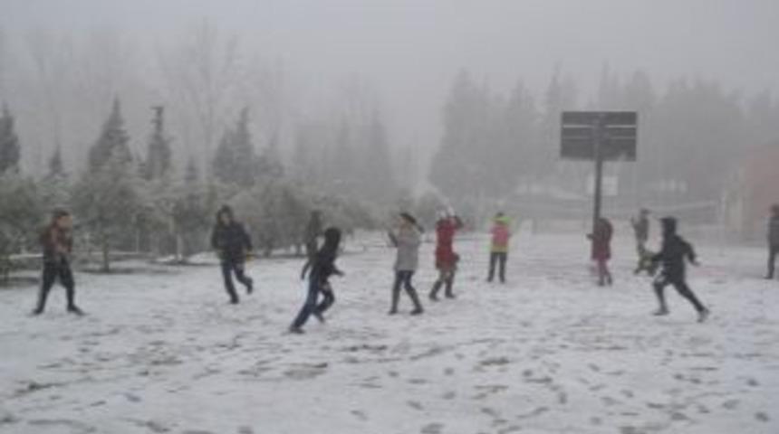 Kale&rsquo;de Kar Yağışı