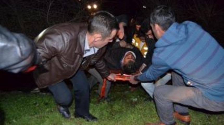 Motosikletli K&ouml;peğe &Ccedil;arpıp Şarampole Yuvarlandı