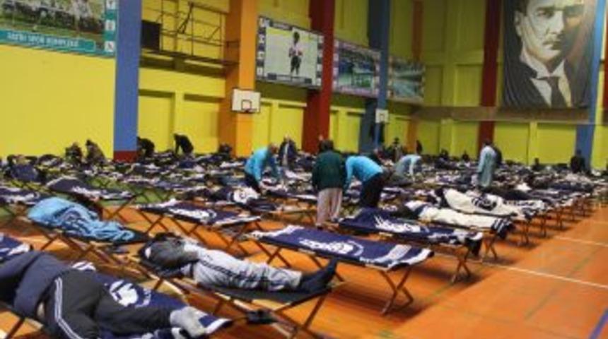 Havaların Soğuması Ile Sokakta Yaşayanlar Sıcak Ortamlara Yerleştiriliyor