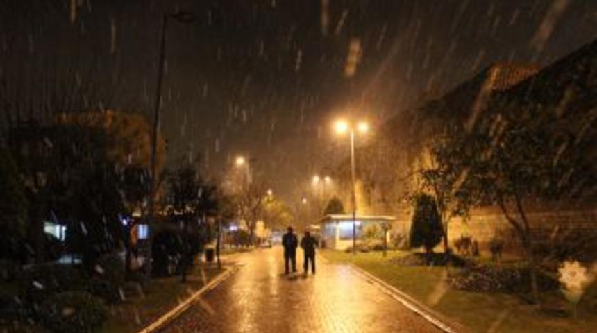 İstanbul'da Kar Yağışı Başladı