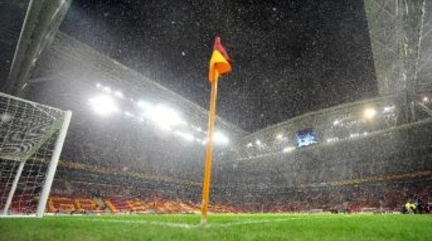 Tt Arena'da Yoğun Kar Yağışı