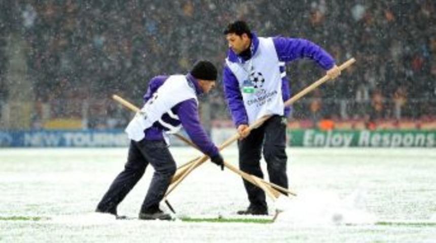 Galatasaray - Juventus Maçına Kar Engeli