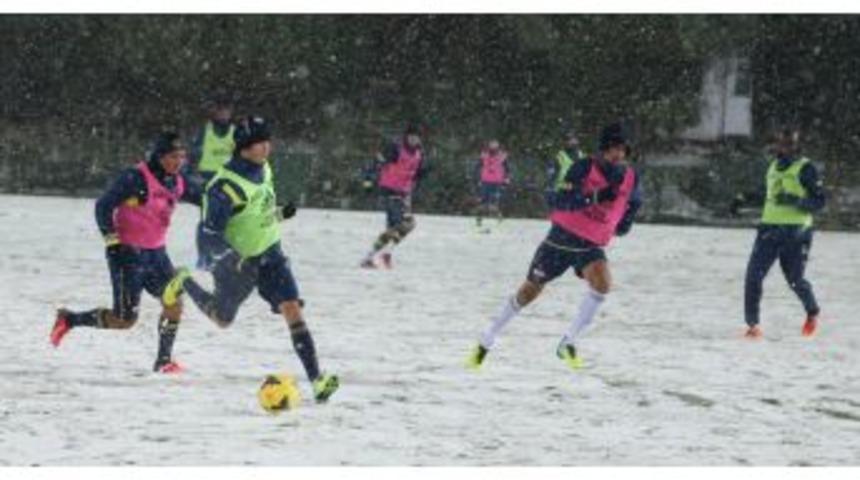 Fenerbah&ccedil;e, Kar Altında &Ccedil;alıştı