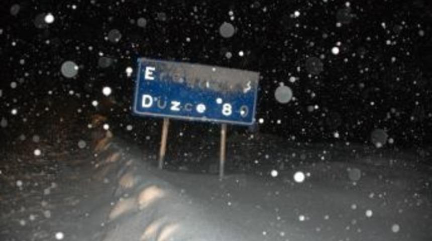 Zonguldak-istanbul Yolunda S&uuml;r&uuml;c&uuml;ler Zor Anlar Yaşıyor