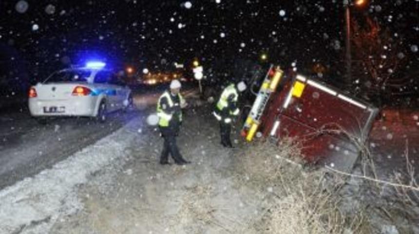Kar Ve Buzlanma Kazaları Da Beraberinde Getirdi