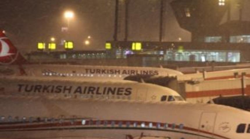 İniş Sırası Bekleyen U&ccedil;aklar Havada Tur Atıyor