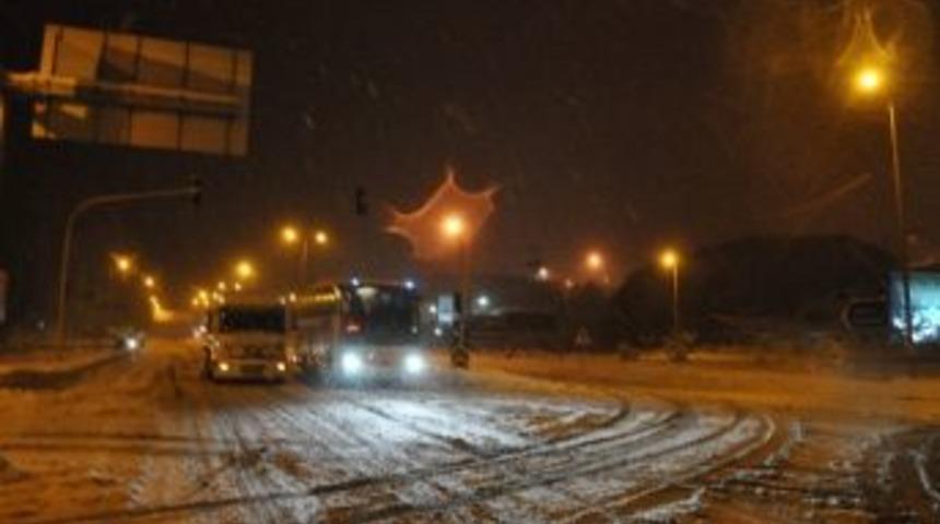 Bolu Dağı Kar Yağışına Teslim Oldu