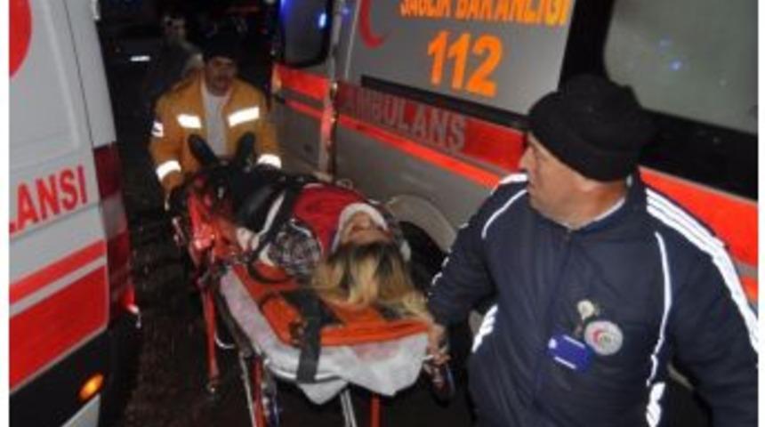 Karlı Yolda Kayıp 4 Takla Atan Ara&ccedil;ta 1&rsquo;i Bebek 6 Kişi Yaralandı