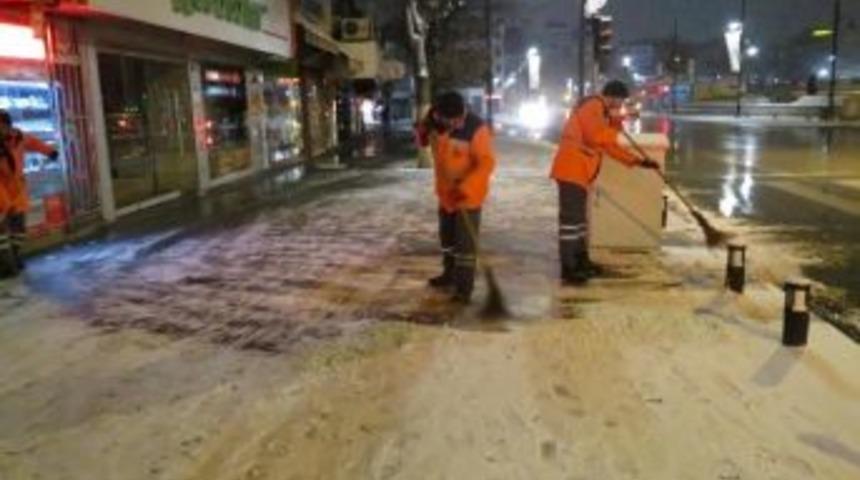 Malatya İl Merkezinde Yılın İlk Karı Yağdı