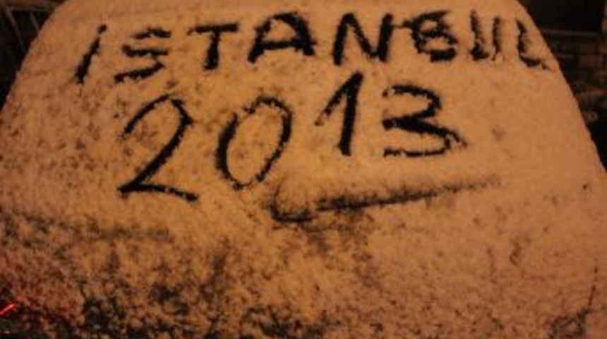 İstanbul'da Kar Yağışı Etkili Oluyor