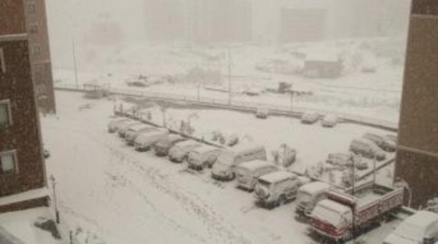 Trabzon'a Yılın İlk Karı Yağdı