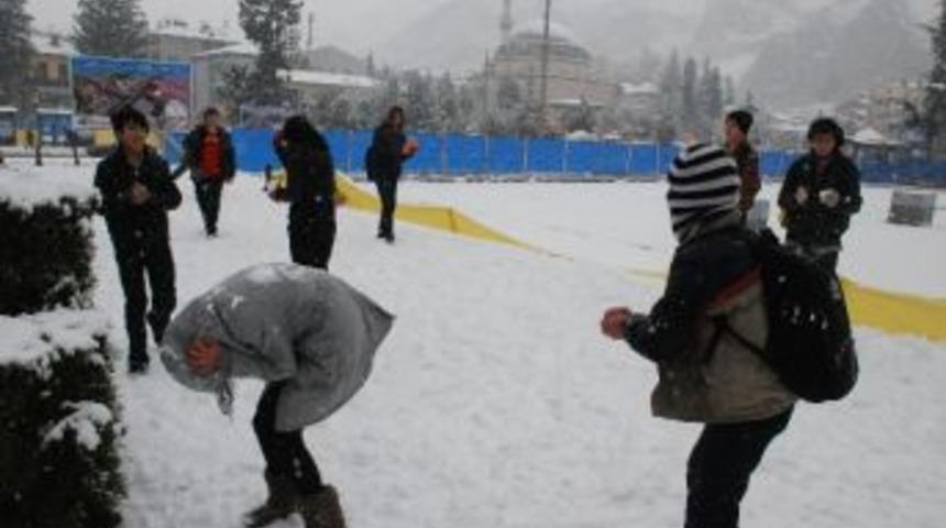 Vali Taşkesen’den Kar Tatili İsteyen Öğrencilere Mesaj