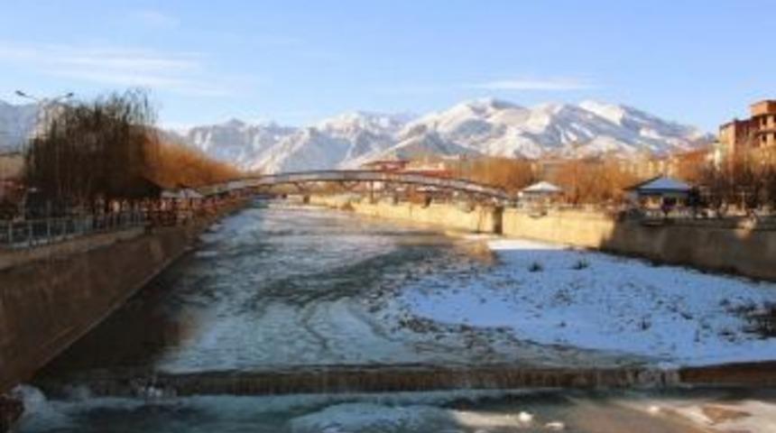 Oltu Çayı Buz Tuttu