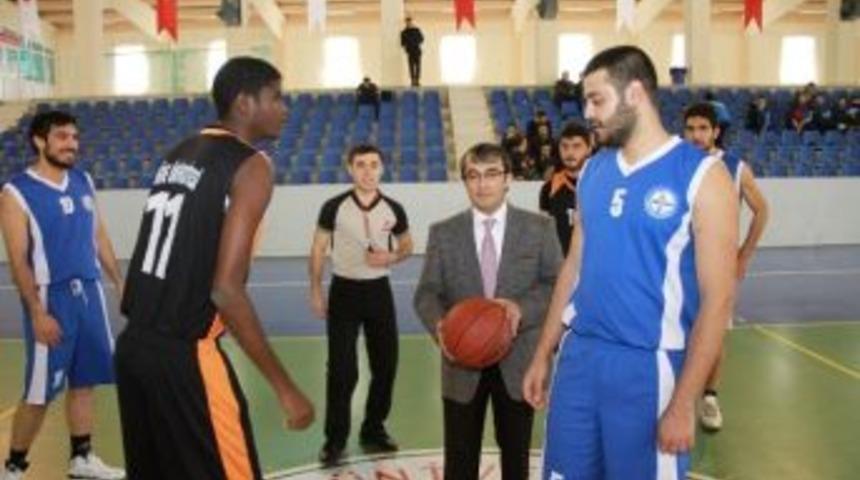 &Uuml;niversiteler Arası Basketbol 2.lig Grup M&uuml;sabakaları Yozgat'ta Başladı