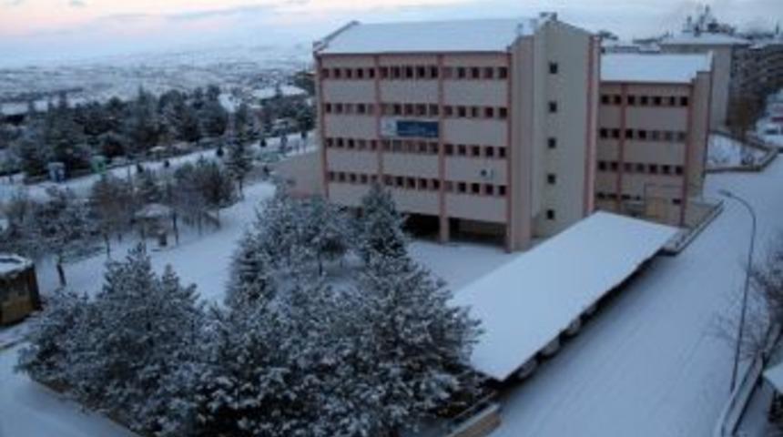 Nevşehir’de Kar Yağışı Ve Soğuk Hava Nedeniyle Okullar Tatil Edildi