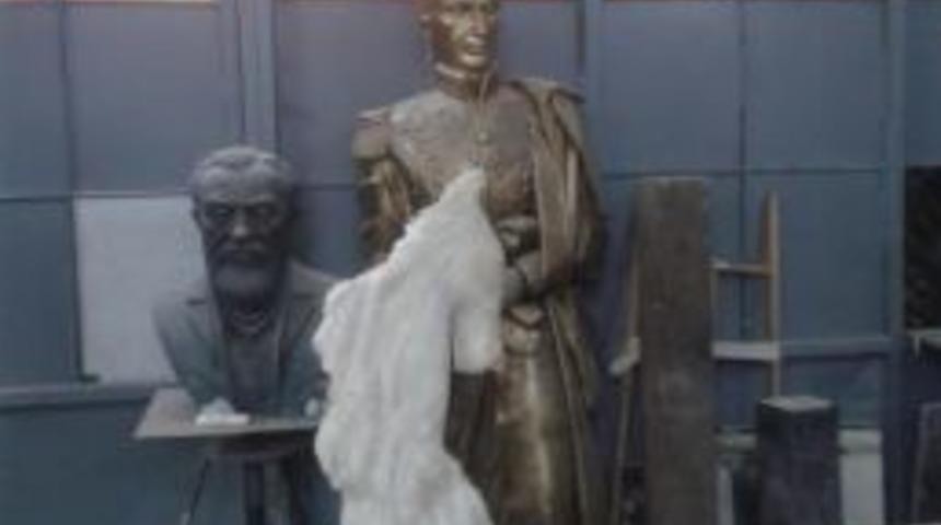 Parası &Ouml;denmediği Gerek&ccedil;esiyle Heykelini Geri Aldı