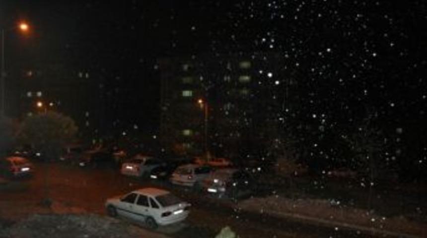 Kilis'te Yoğun Kar Yağışı Nedeniyle Okullar Tatil Edildi