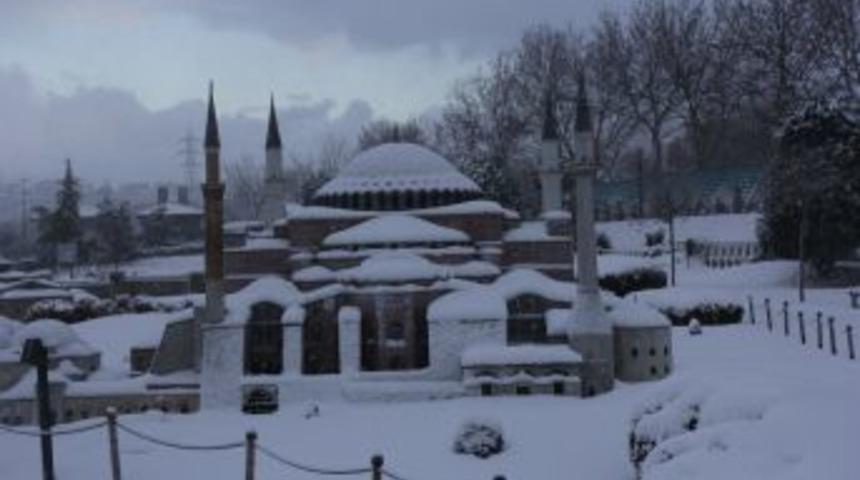 Miniatürk Beyaza Büründü