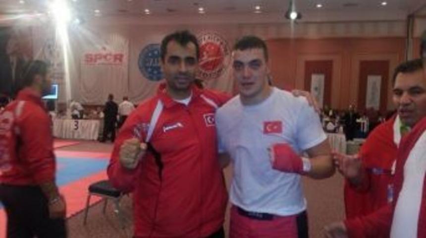 Denizlili Polis Kick Boks D&uuml;nya Şampiyonası&rsquo;na Katıldı