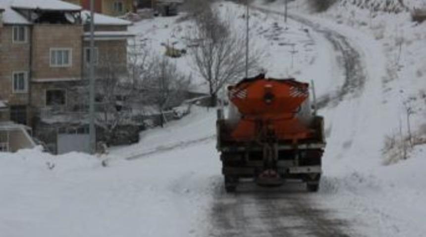 Nevşehir Belediyesi Karla M&uuml;cadele &Ccedil;alışmalarını S&uuml;rd&uuml;r&uuml;yor