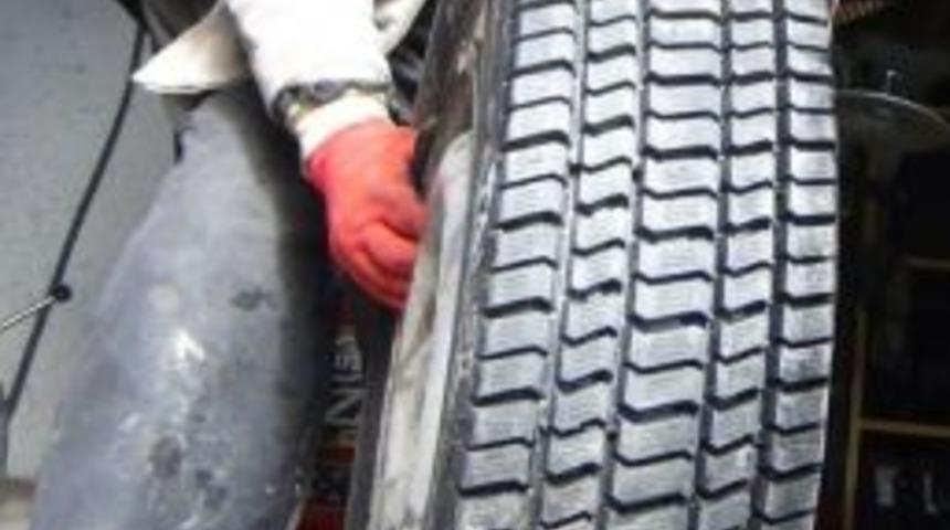 Kış Lastiği Uygulaması Esnafın Y&uuml;z&uuml;n&uuml; G&uuml;ld&uuml;r&uuml;yor