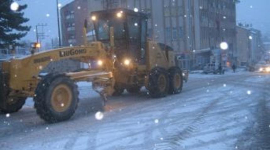 B&uuml;nyan Belediyesi Karla M&uuml;cadele Ekibi Teyakkuzda