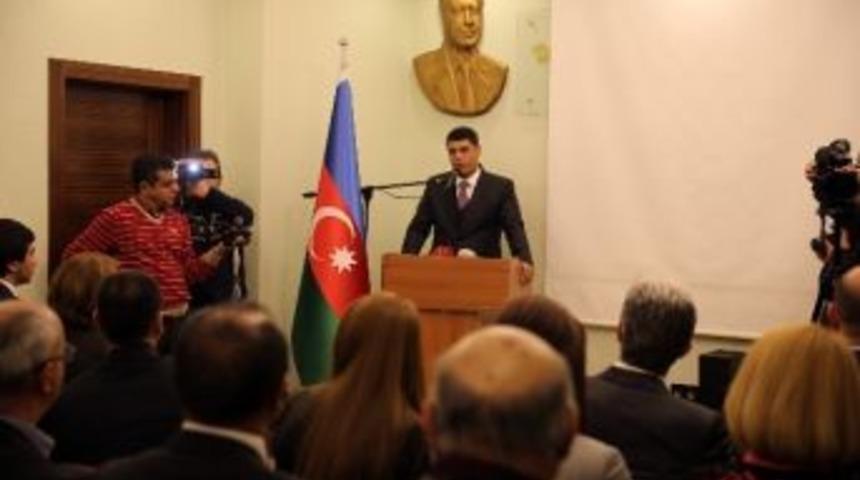 Azerbaycan Kars Başkonsolosluğu&rsquo;ndan Ar&uuml;&rsquo;l&uuml; &Ouml;ğrencilere &Ouml;d&uuml;l