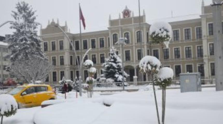 Bolu Merkezde Kar Kalınlığı 30 Santimetre Oldu
