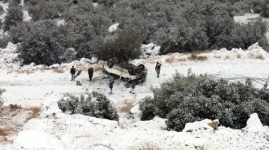 &Ouml;ğretmen Servisi U&ccedil;urumdan U&ccedil;tu: 1 &Ouml;l&uuml;, 8 Yaralı