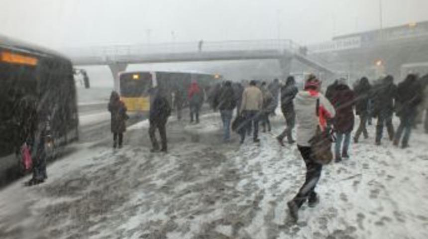 İstanbul'da Kar 25 Santime Ulaştı