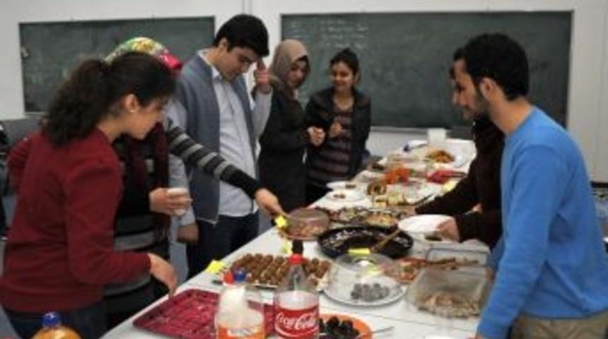 Ag&uuml;&rsquo;l&uuml; &Ouml;ğrencilerden Filipinlilere Destek