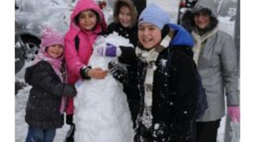 Samsun'da 10 Santimetreye Ulaşan Karın Keyfini &Ouml;ğrenciler &Ccedil;ıkardı