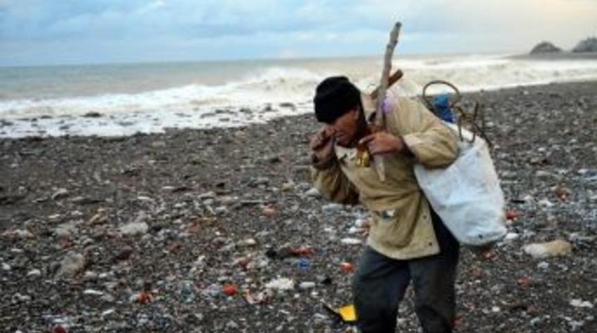 (&ouml;zel Haber) 85&rsquo;lik Yusuf Dede Dalgalardan Medet Umuyor