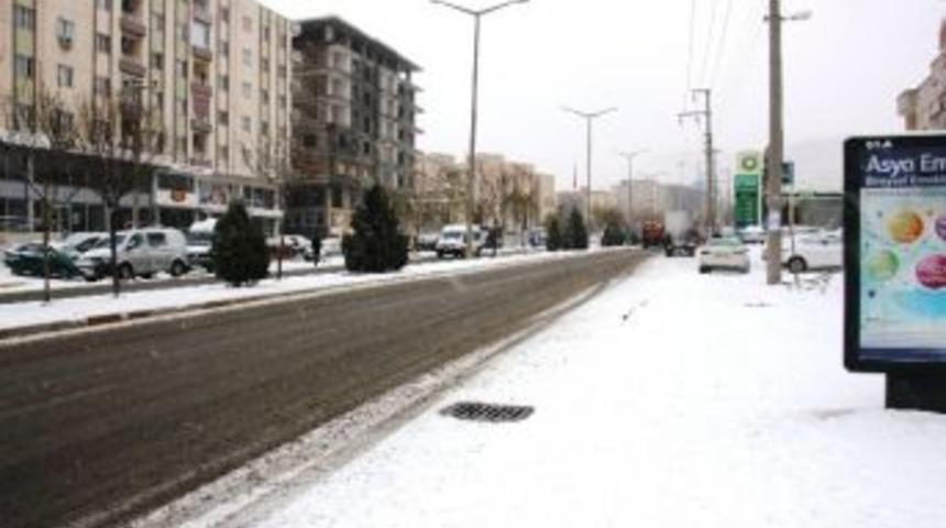 Mardin&rsquo;e Mevsimin İlk Karı Yağdı