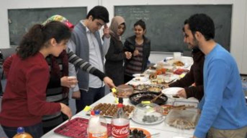 AG&Uuml;&rsquo;l&uuml; &Ouml;ğrencilerden Filipinlere Destek