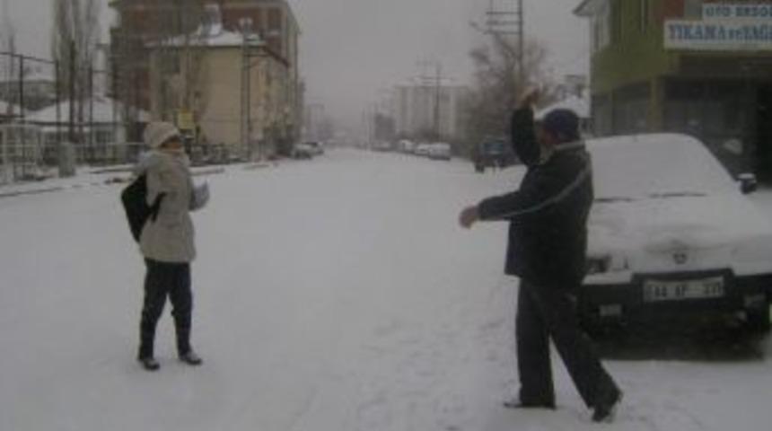 Doğanşehir&rsquo;de Yılın İlk Karı Yağdı